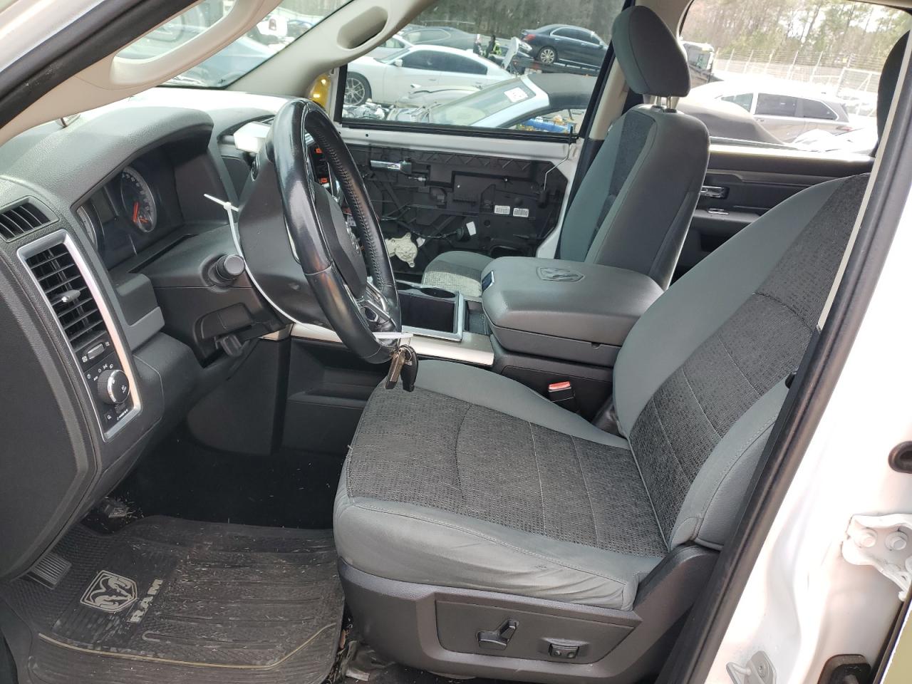 2015 RAM 1500 - Image 7