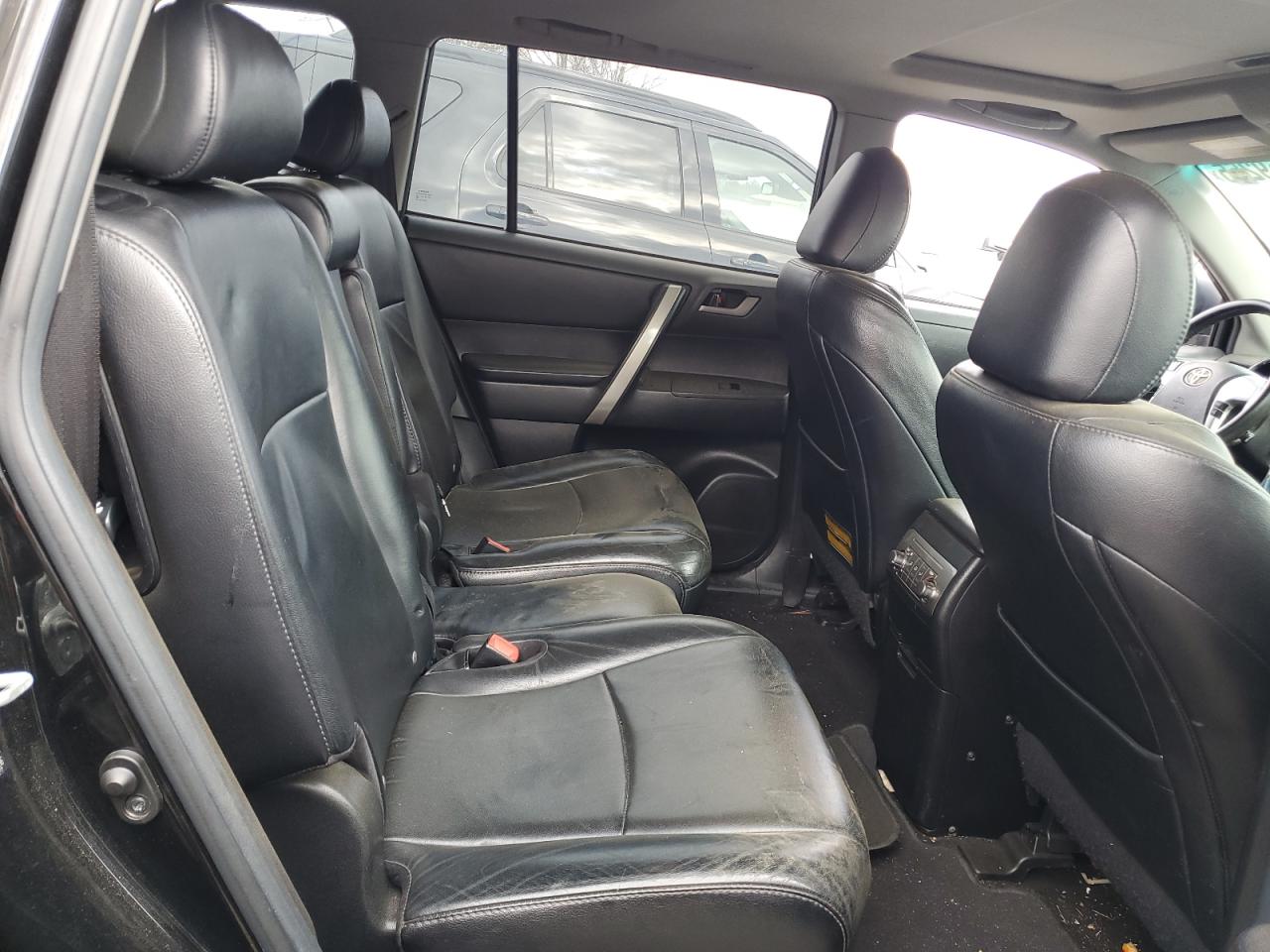 2012 Toyota Highlander - Image 11