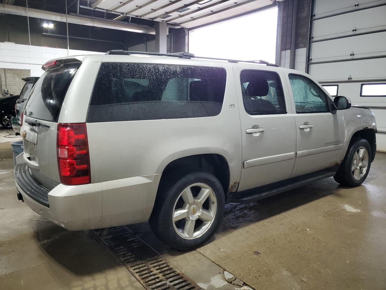 2007 Chevrolet Suburban - Image 3