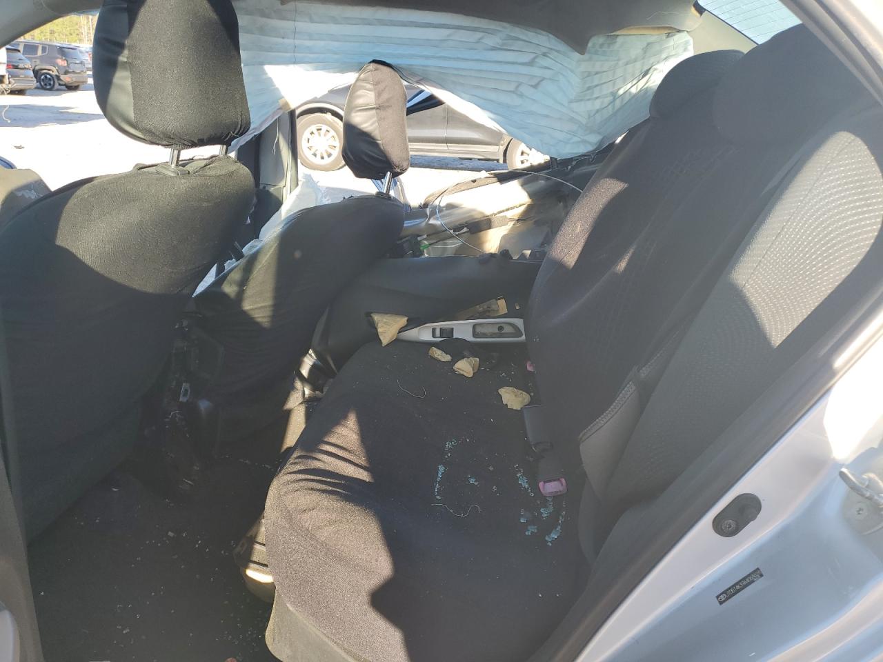 2010 Toyota Yaris - Image 11