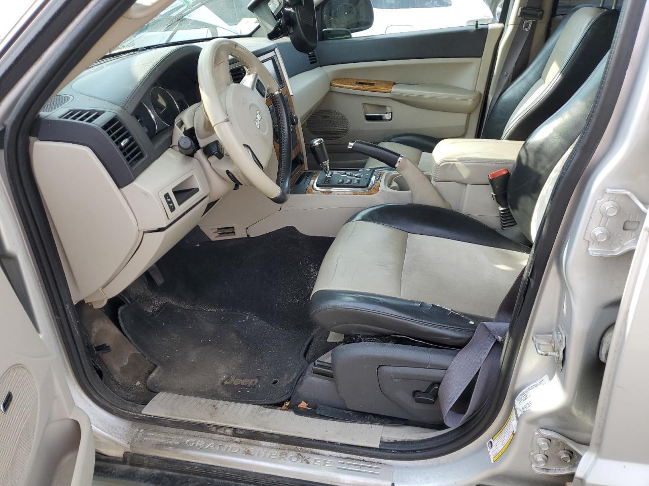 2010 Jeep Grand Cherokee - Image 7