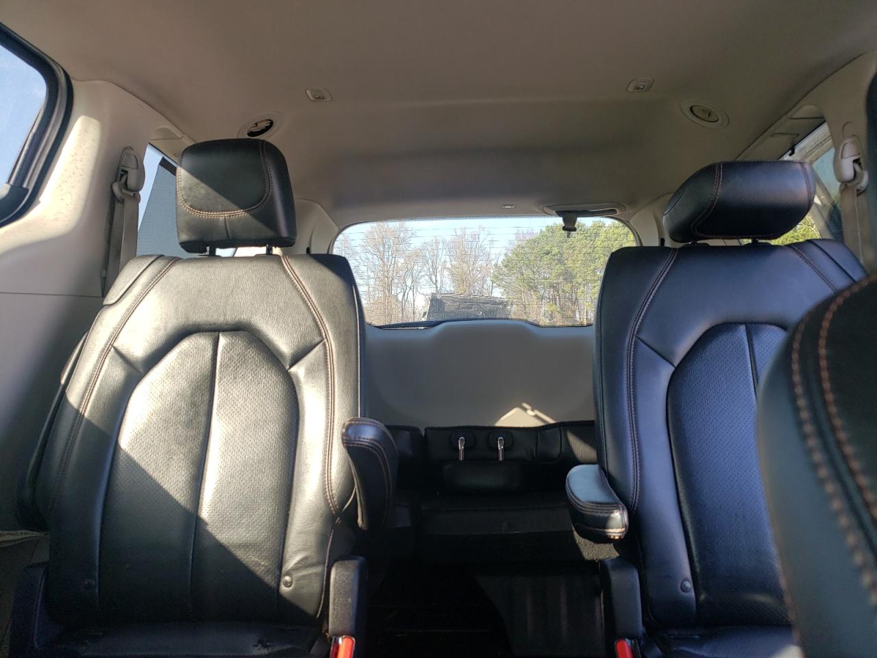 2019 Chrysler Pacifica - Image 10