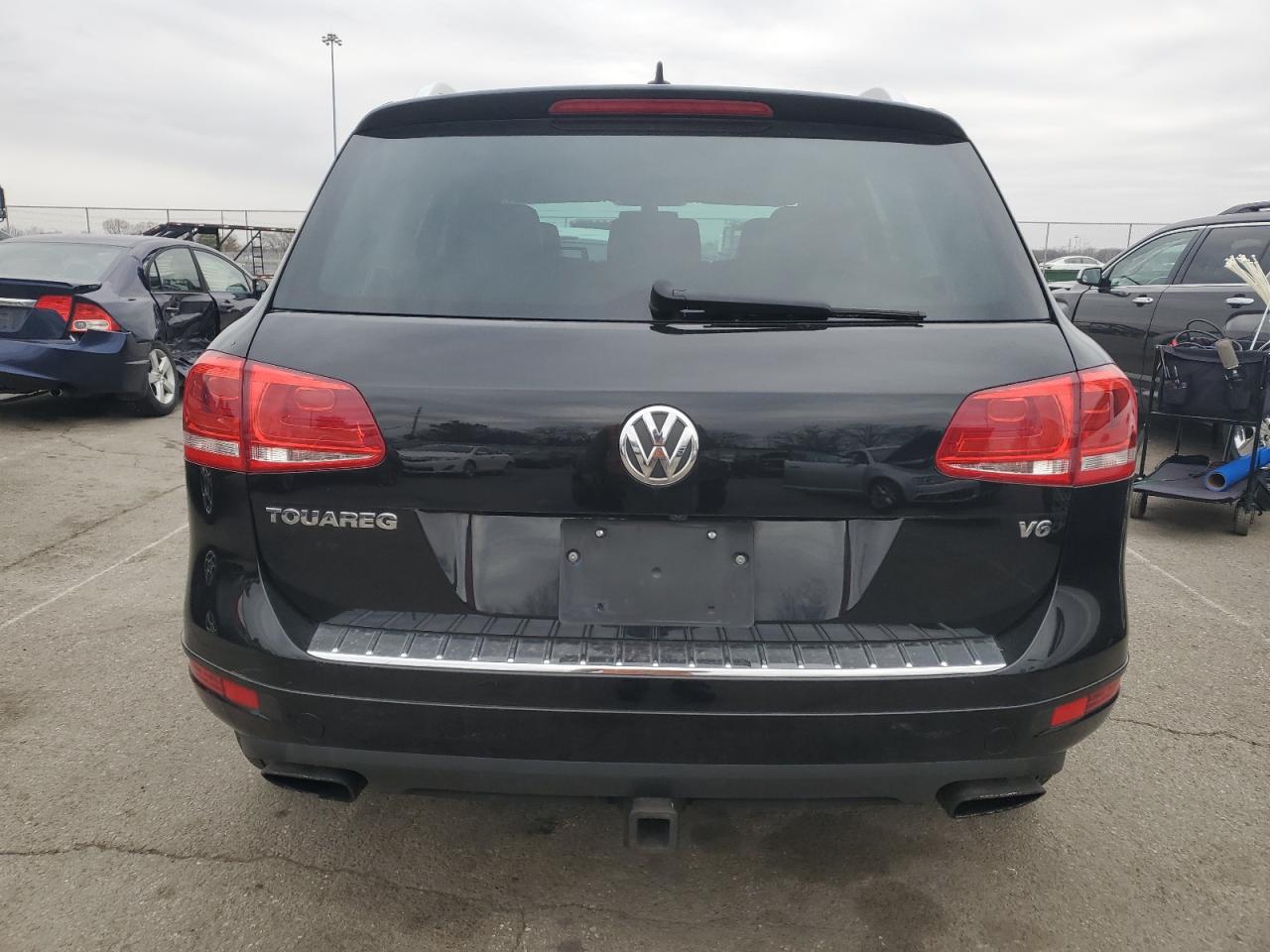 2014 Volkswagen Touareg - Image 6