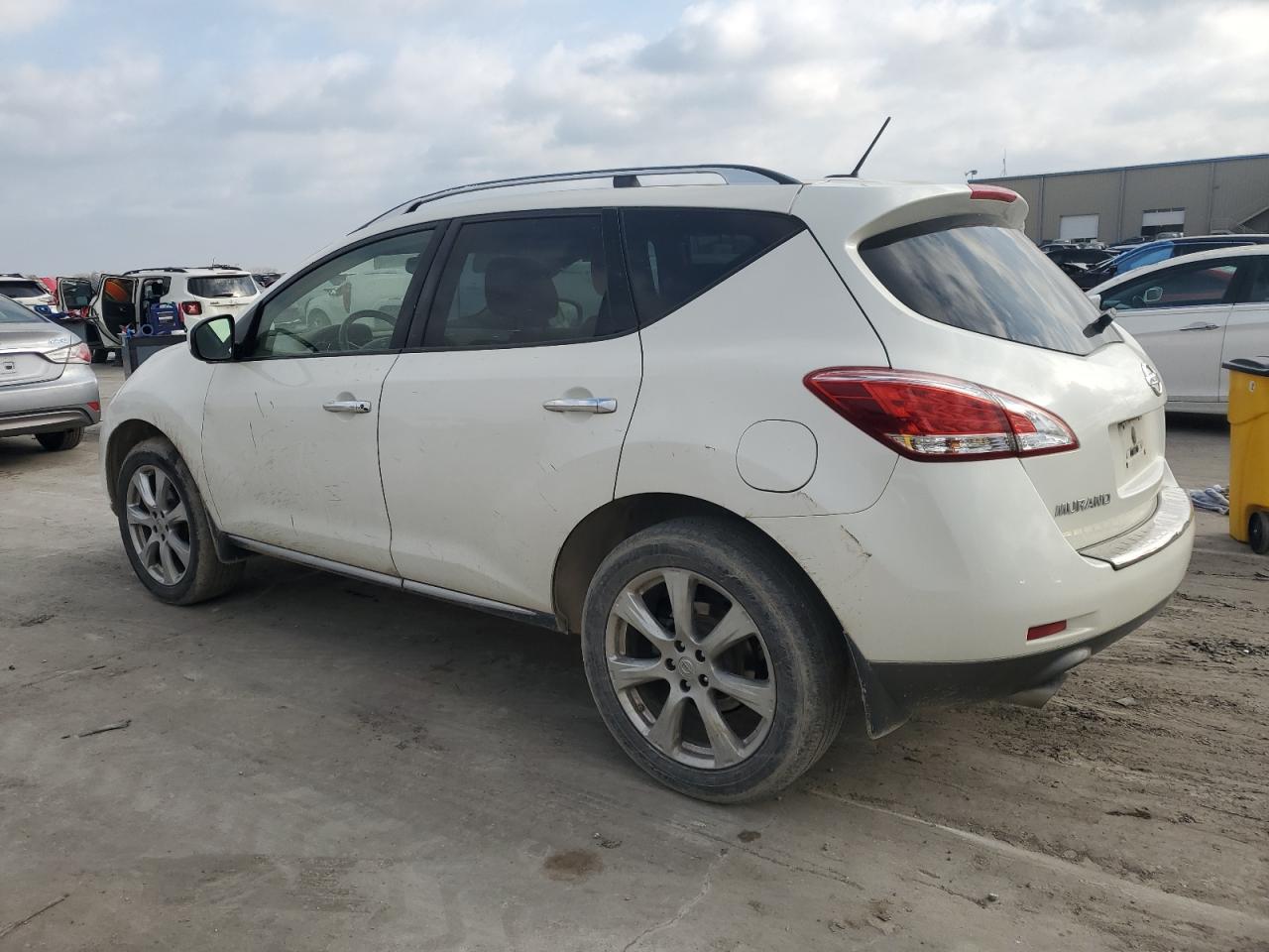 2014 Nissan Murano - Image 2
