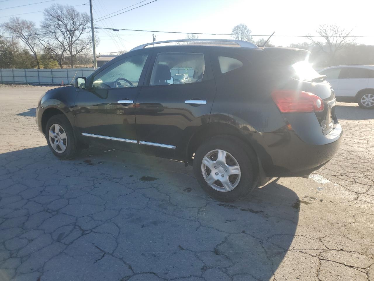 2015 Nissan Rogue - Image 2