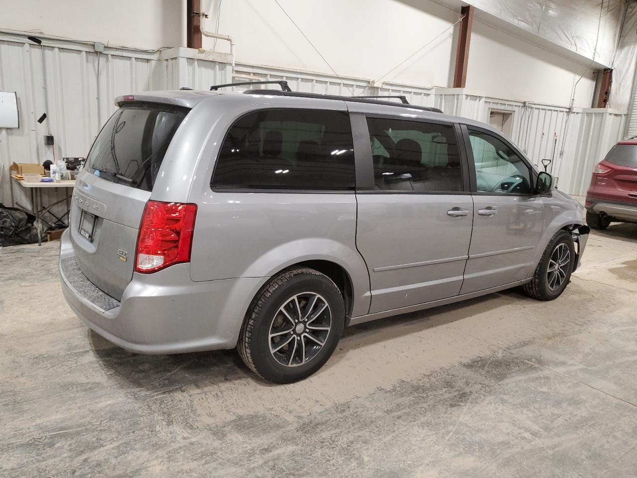 2017 Dodge Caravan - Image 3