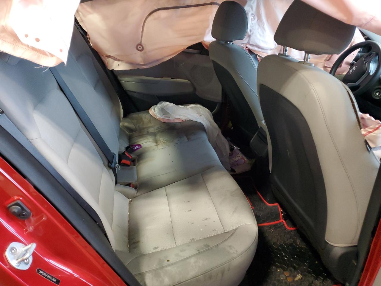 2017 Hyundai Elantra - Image 11