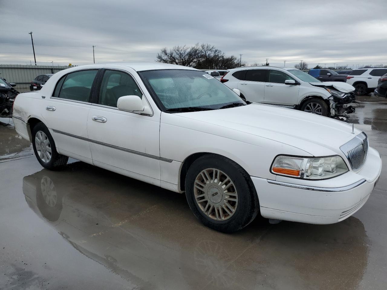 2009 Lincoln Town Car - Image 4