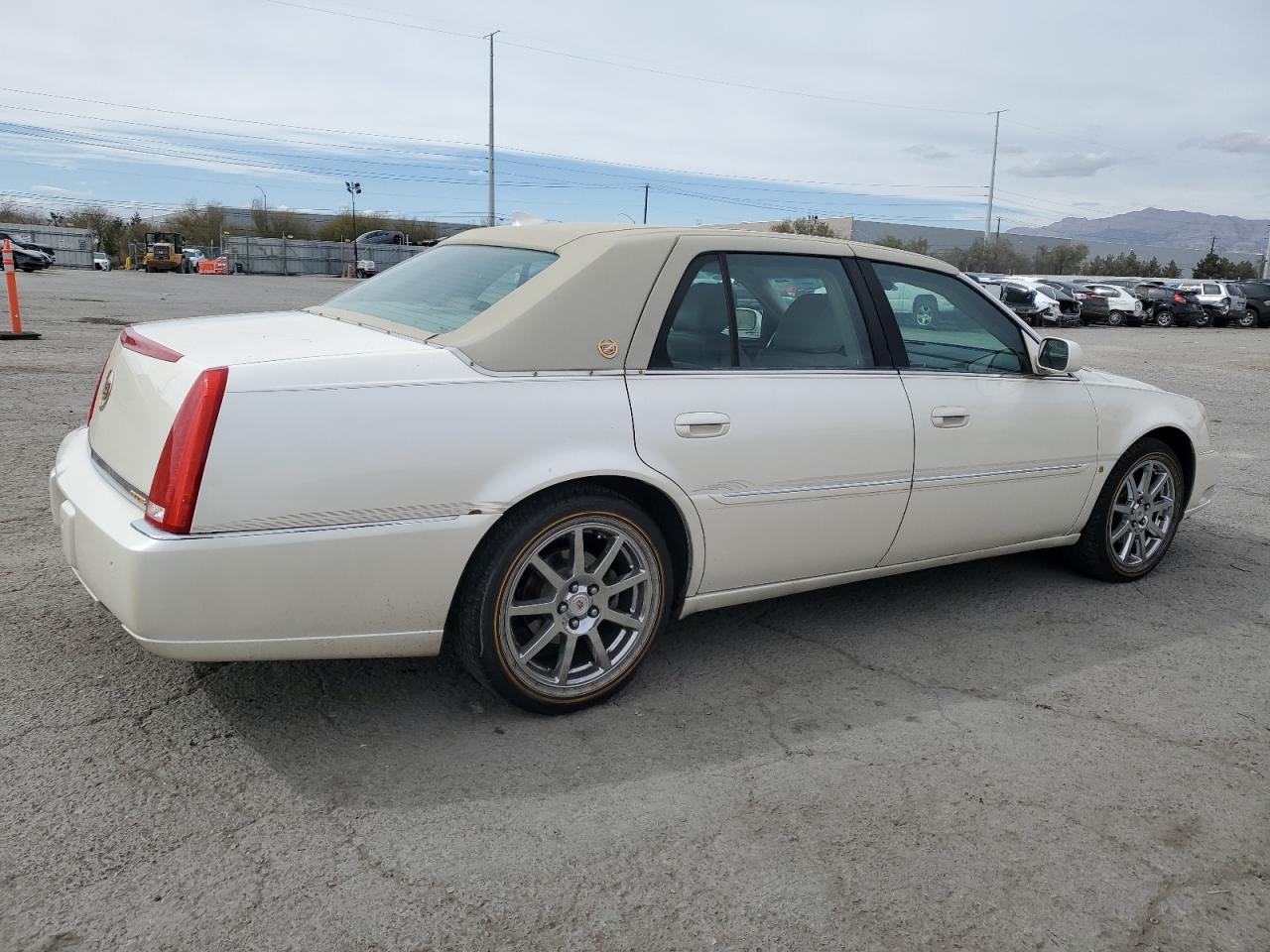 2009 Cadillac DTS - Image 3