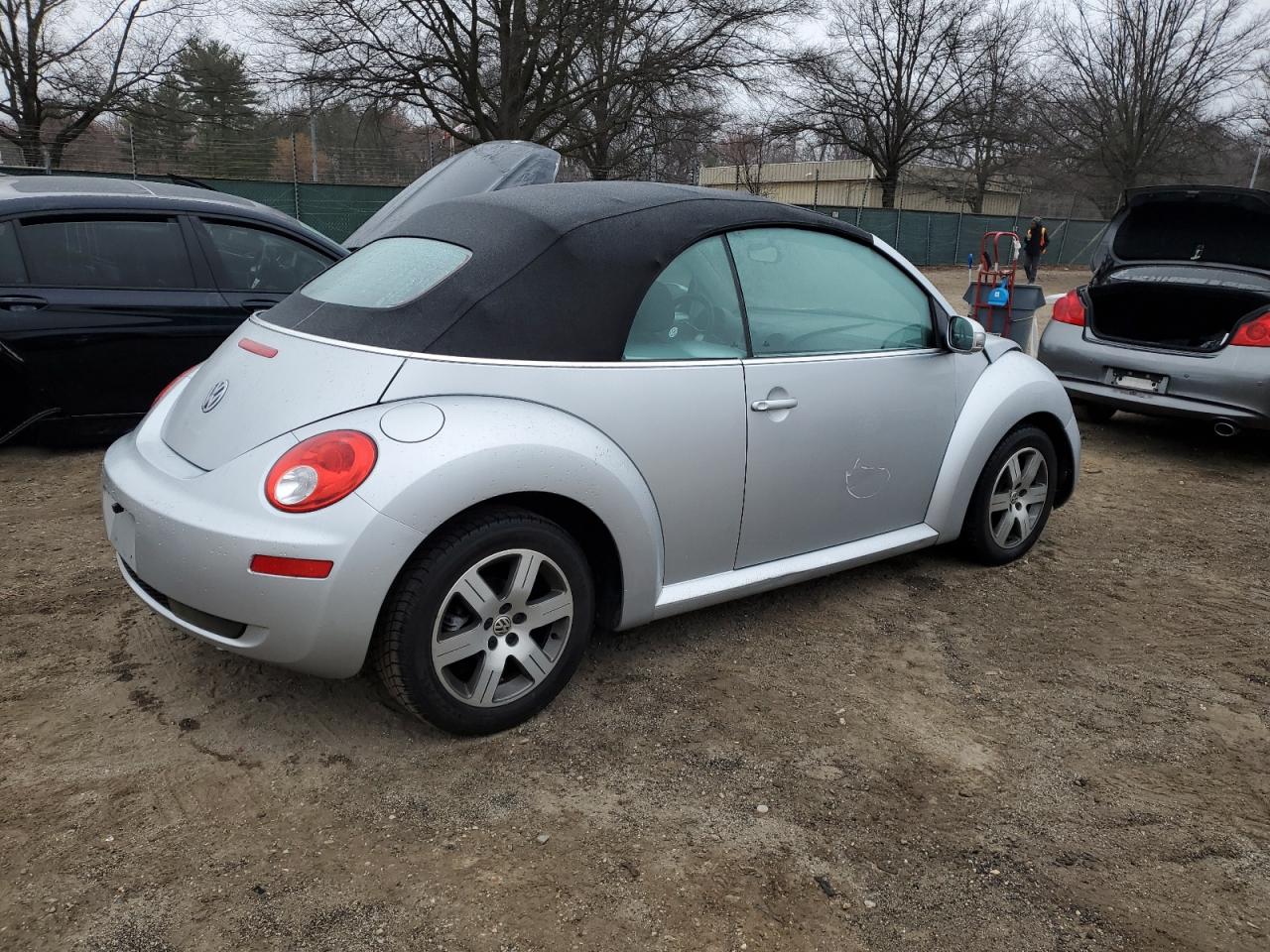 2006 Volkswagen Beetle - Image 3