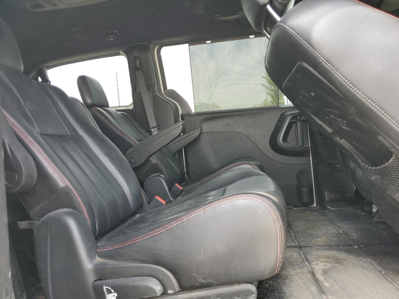 2018 Dodge Caravan - Image 11