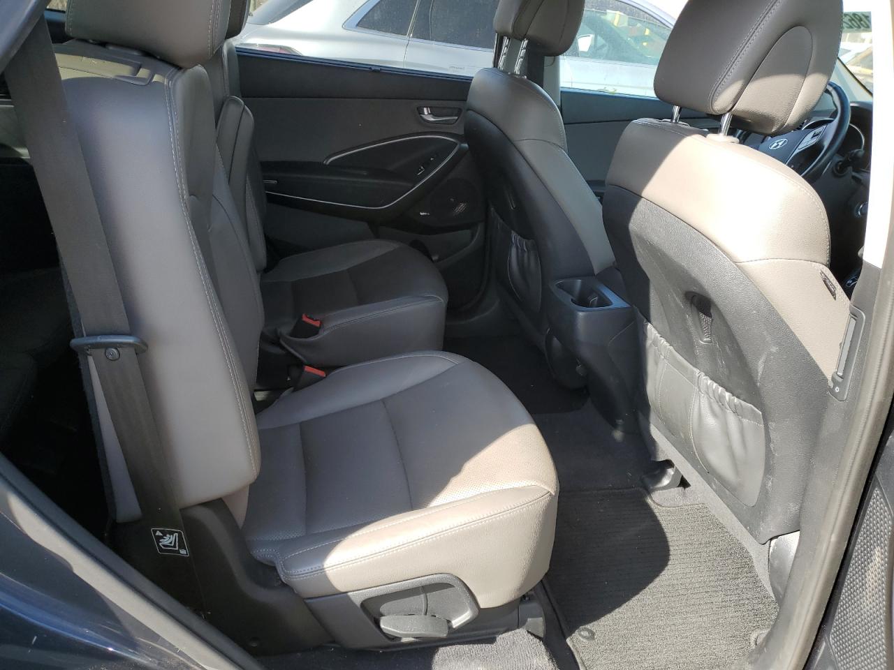 2017 Hyundai Santa Fe - Image 11