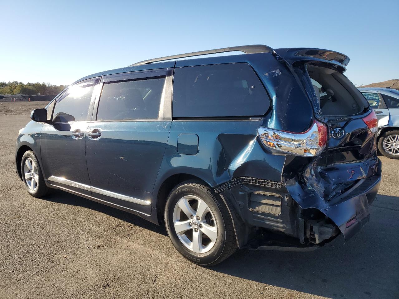2011 Toyota Sienna - Image 2