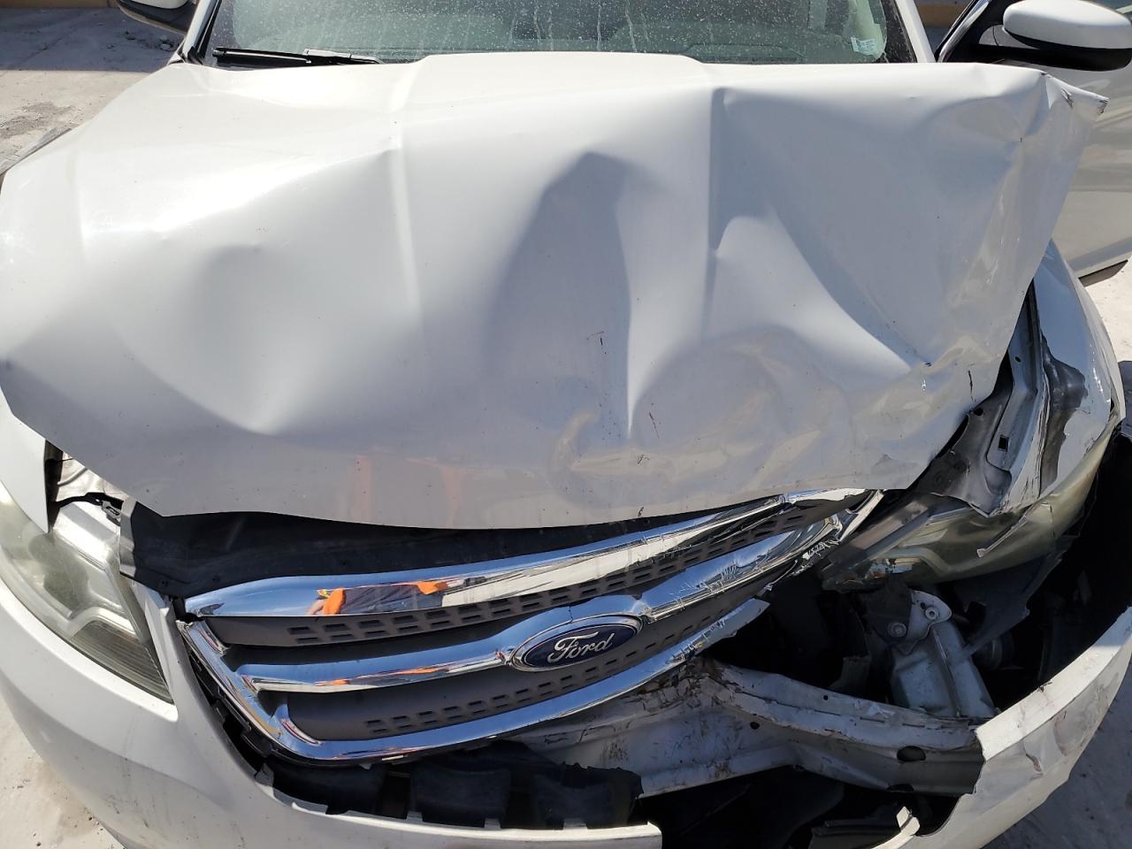 2011 Ford Taurus - Image 12