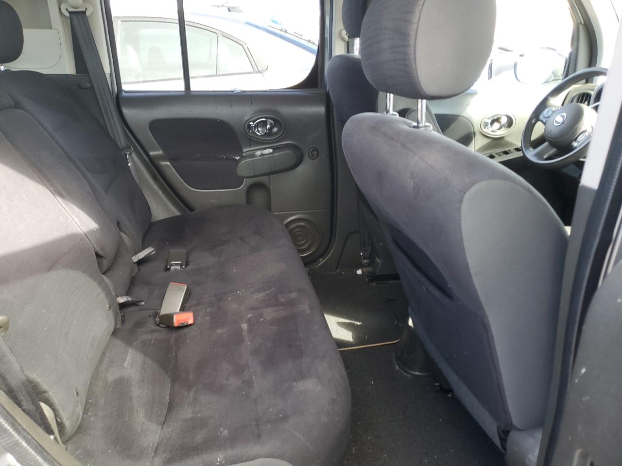 2010 Nissan Cube - Image 11
