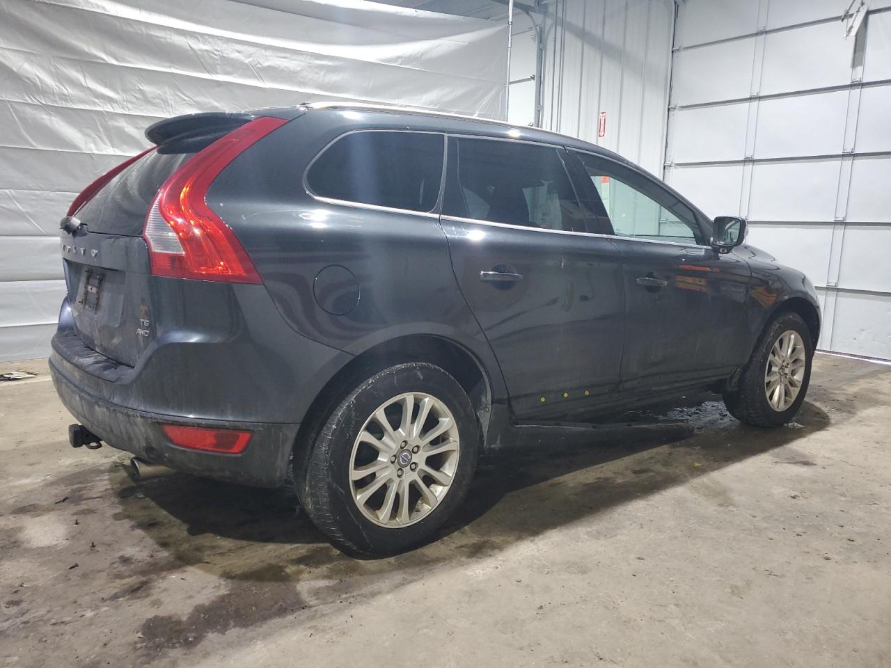 2010 Volvo XC60 - Image 3
