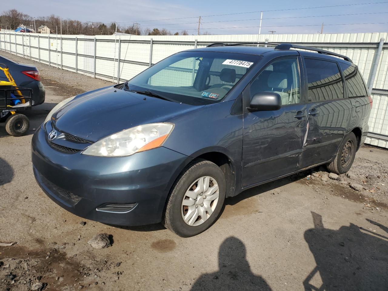 2008 Toyota Sienna - Image 1