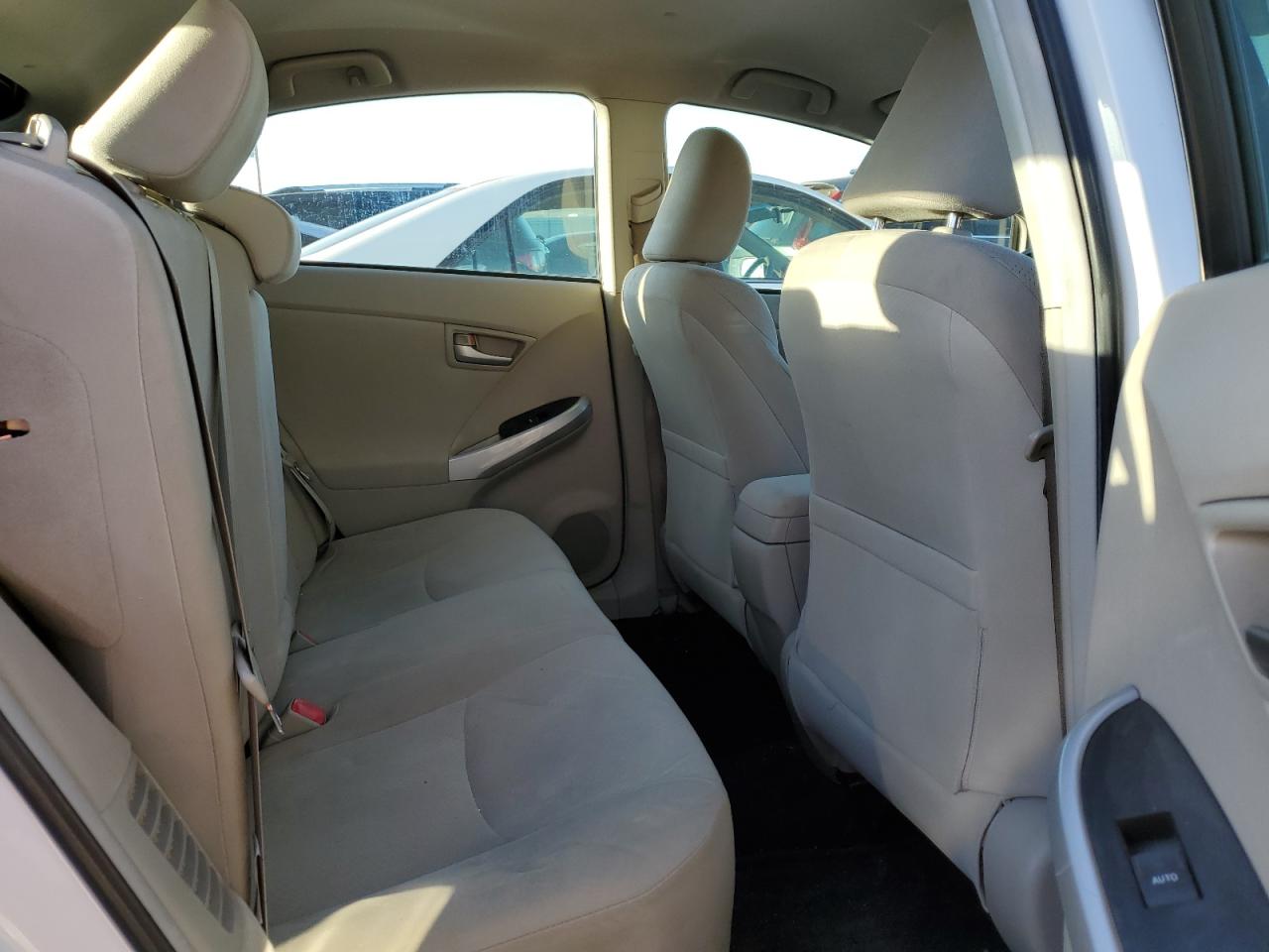 2012 Toyota Prius - Image 10