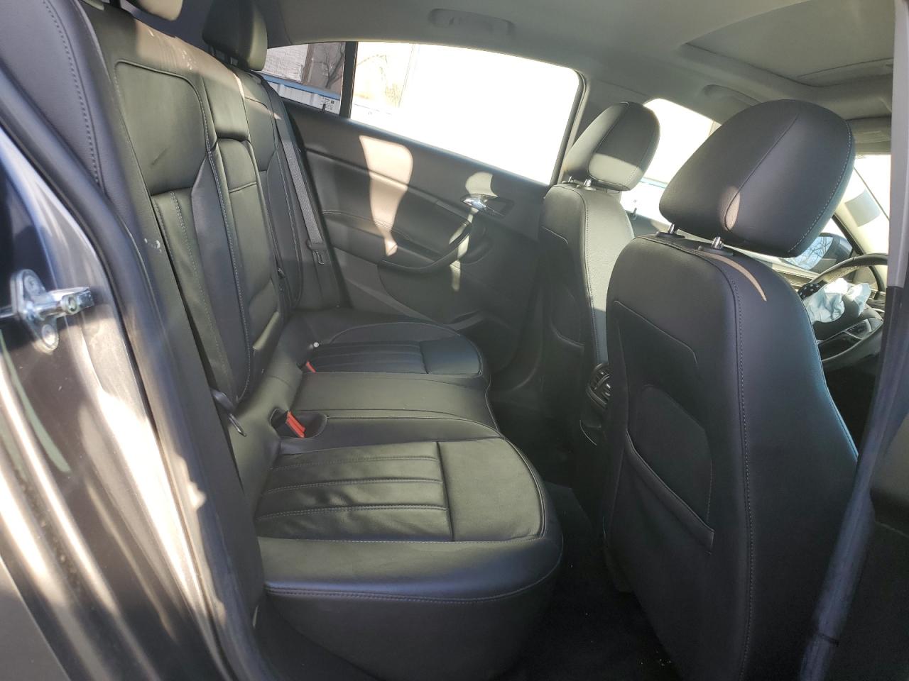 2011 Buick Regal - Image 10