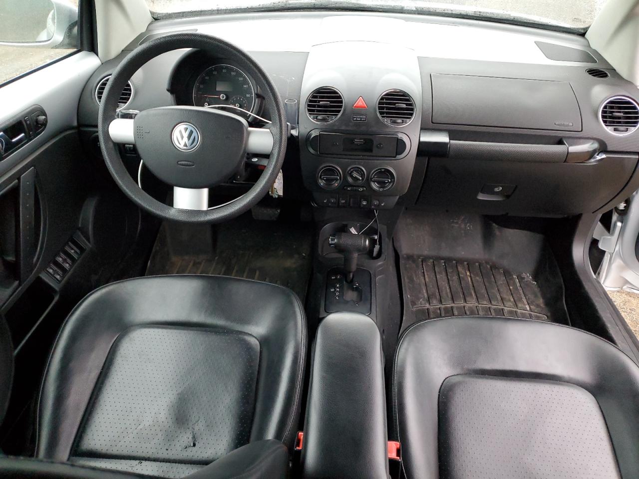2006 Volkswagen Beetle - Image 8