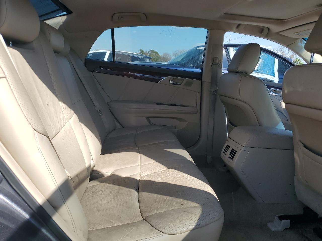 2009 Toyota Avalon - Image 10