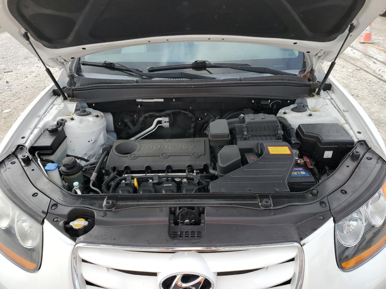 2010 Hyundai Santa Fe - Image 12