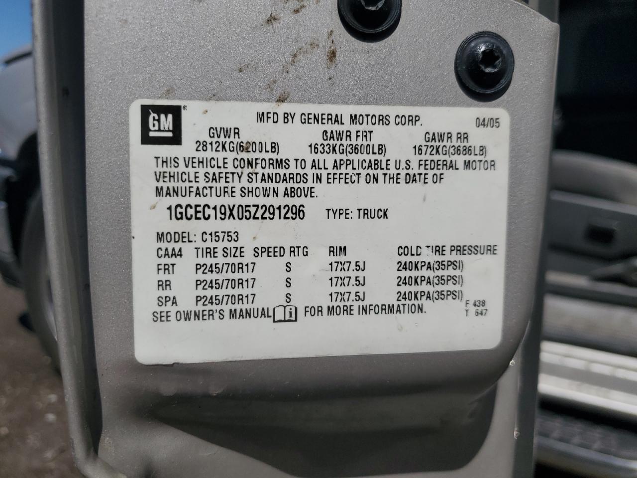 2005 Chevrolet Silverado - Image 12