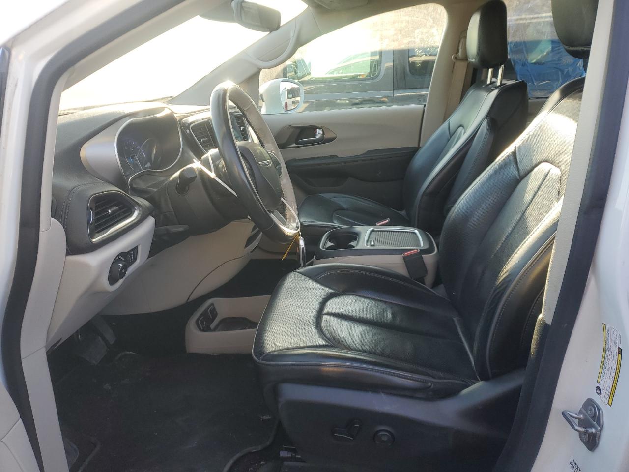 2019 Chrysler Pacifica - Image 7