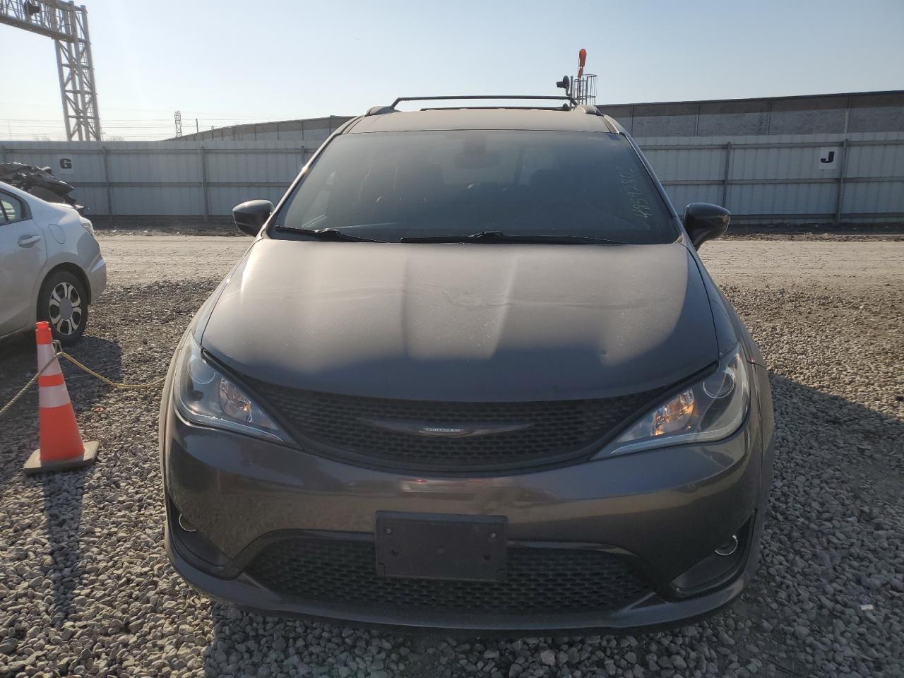 2018 Chrysler Pacifica - Image 5