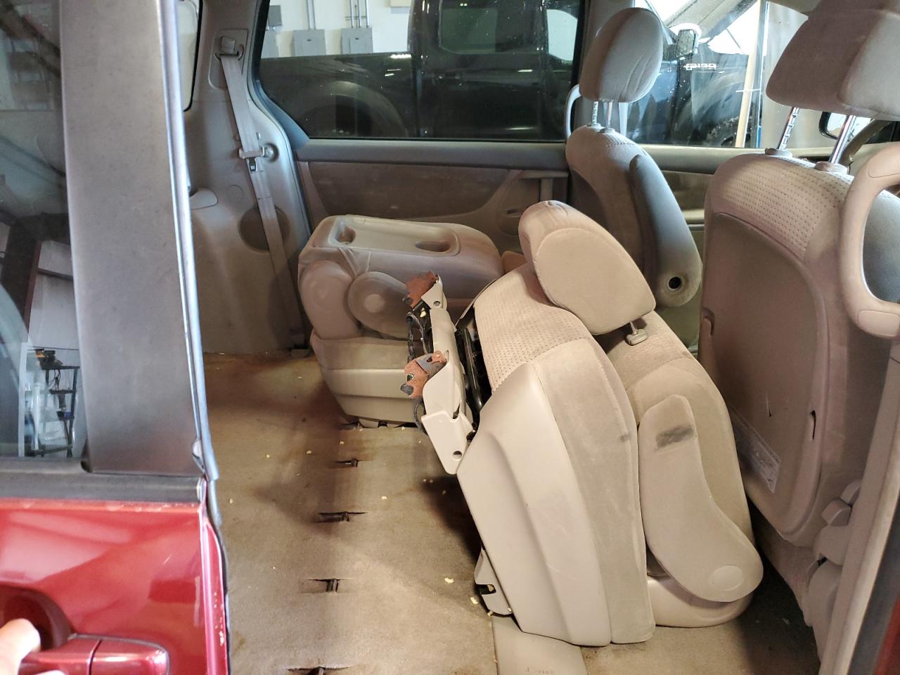 2010 Toyota Sienna - Image 11