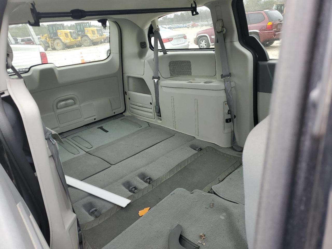 2010 Dodge Caravan - Image 11