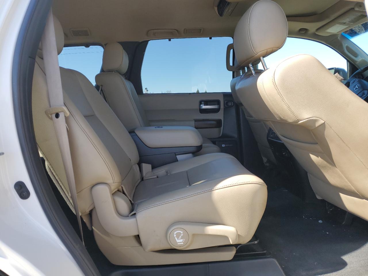 2014 Toyota Sequoia - Image 11