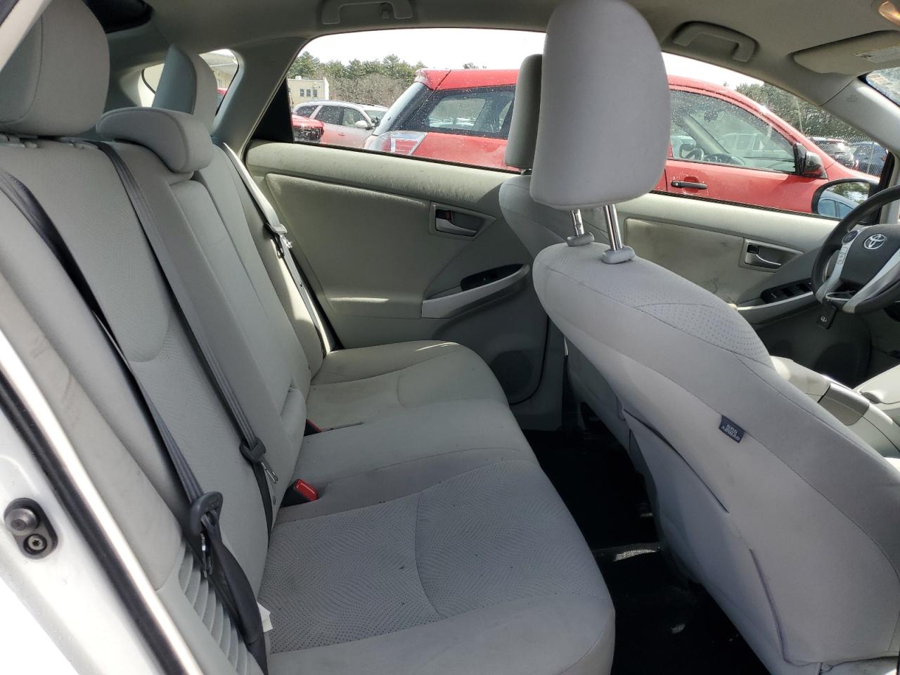 2013 Toyota Prius - Image 10
