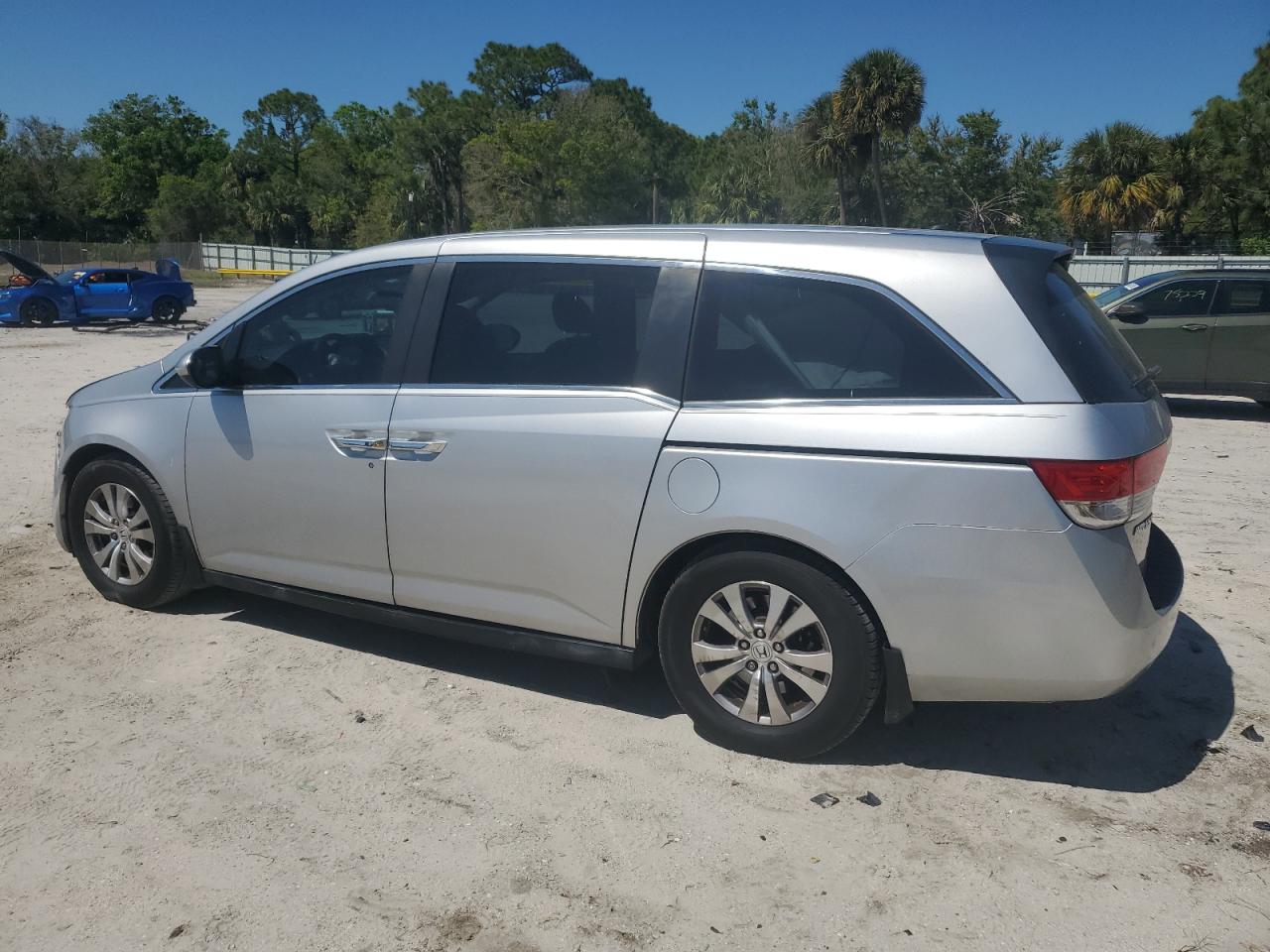 2015 Honda Odyssey - Image 2