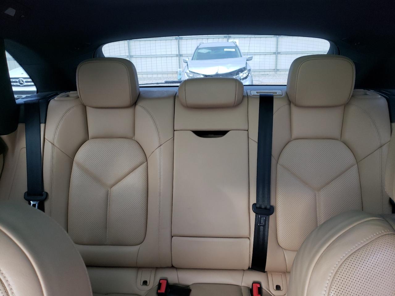 2018 Porsche Macan - Image 10