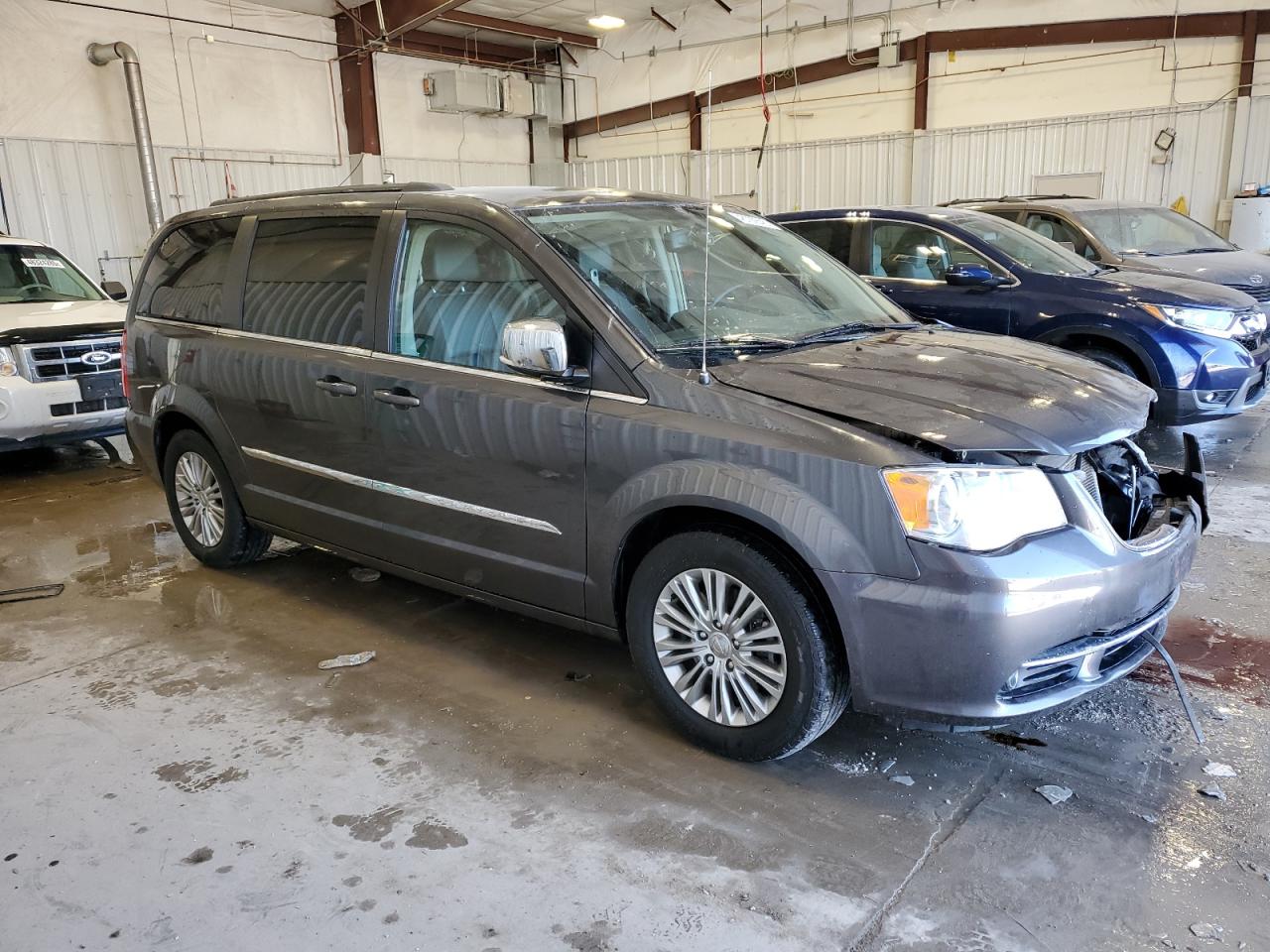 2015 Chrysler Town & Country - Image 4