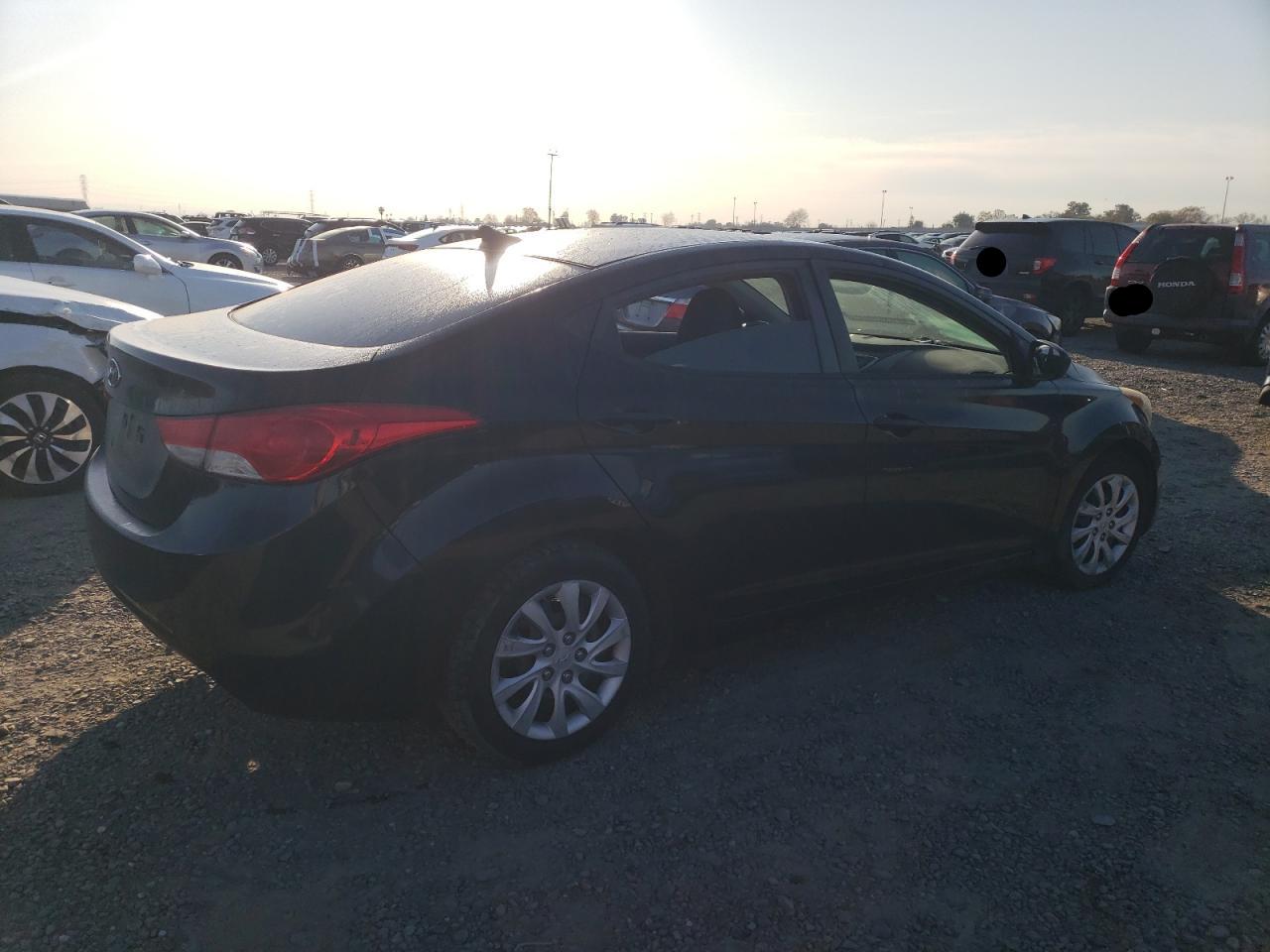 2013 Hyundai Elantra - Image 3