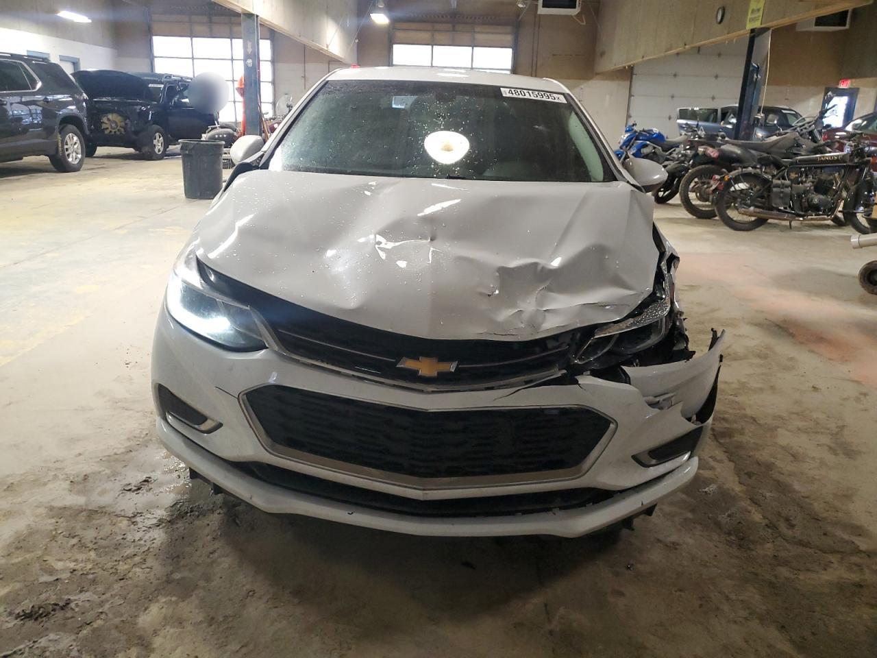 2017 Chevrolet Cruze - Image 5