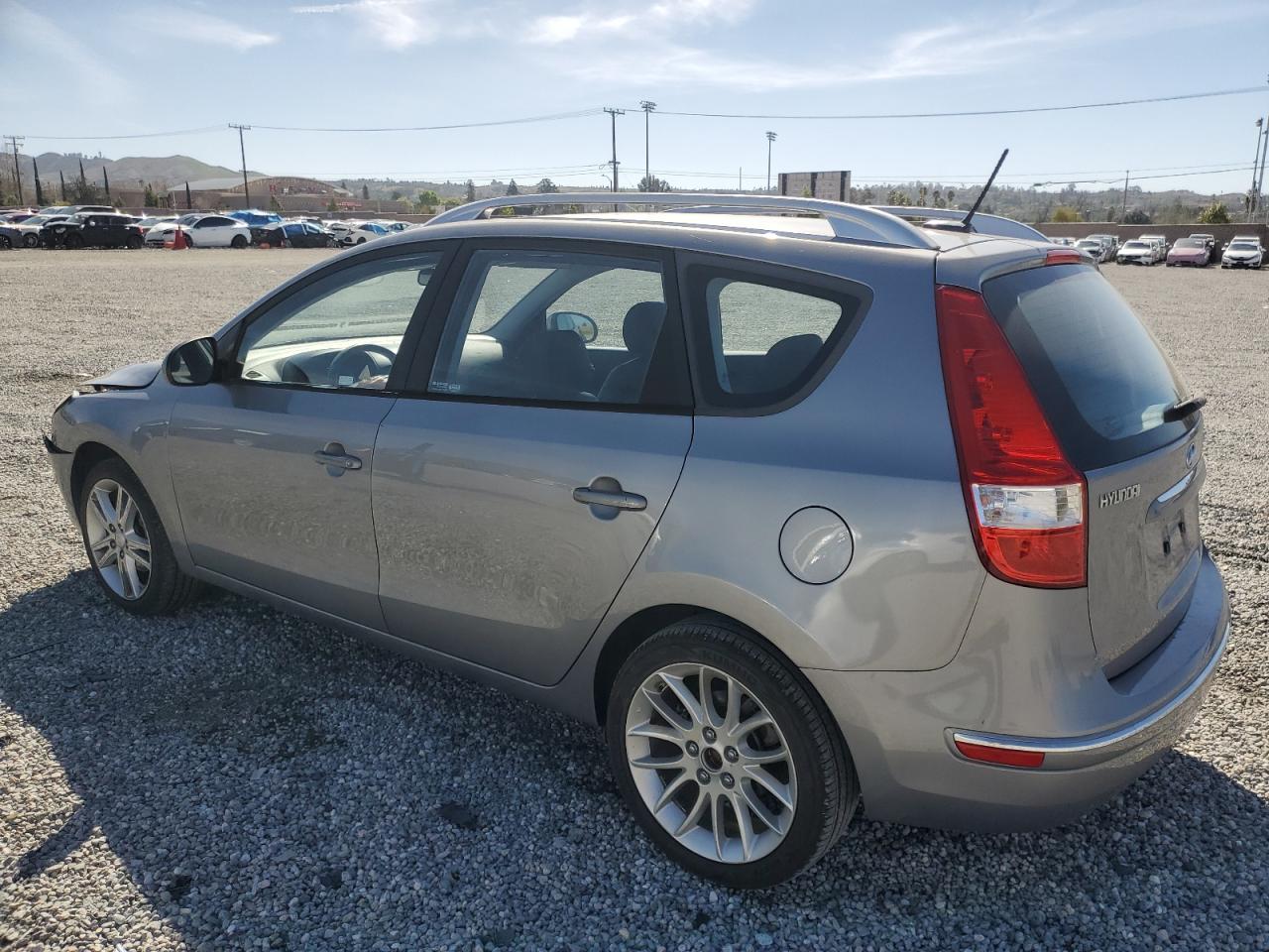 2012 Hyundai Elantra - Image 2