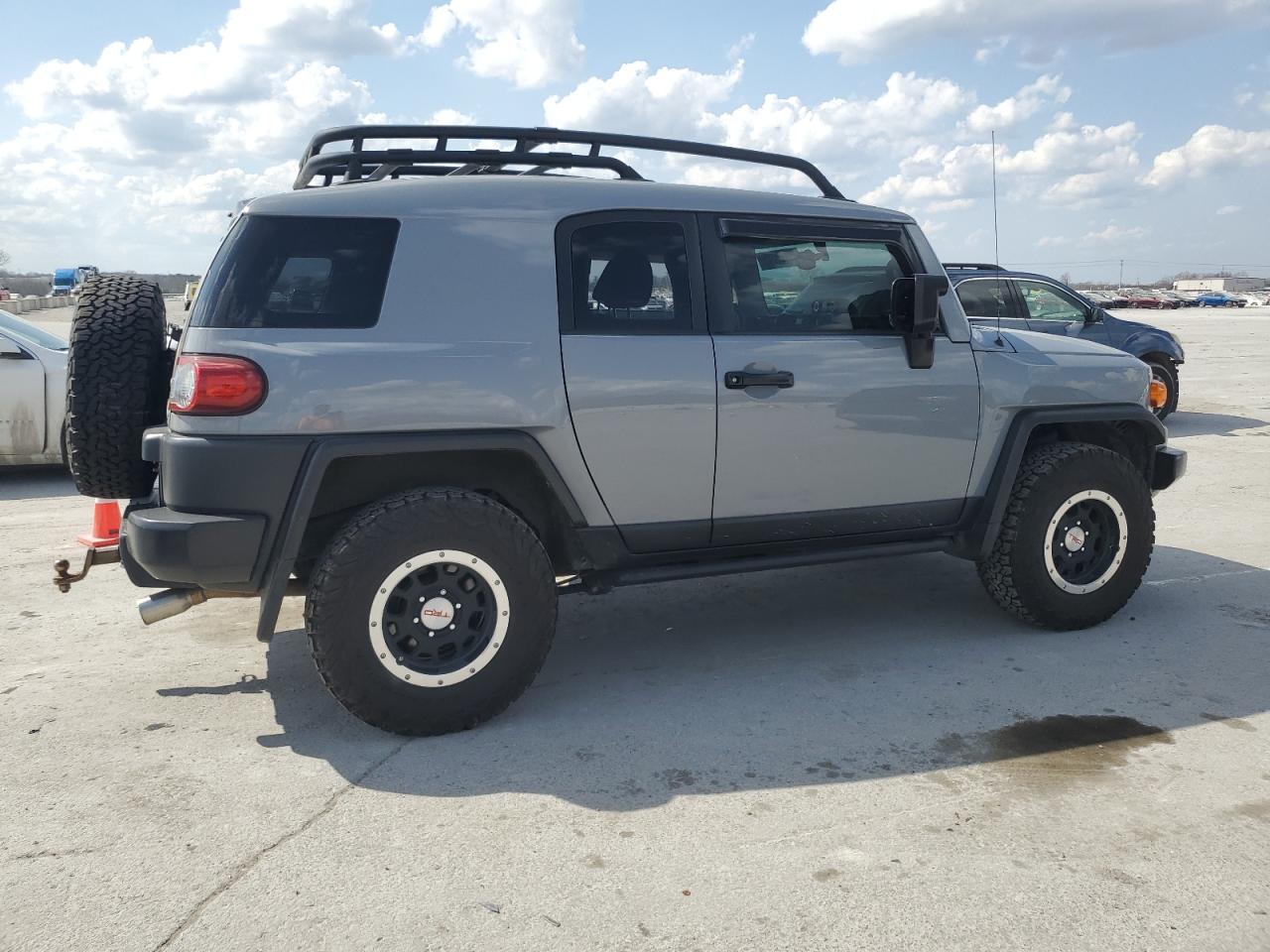 2013 Toyota FJ Cruiser - Image 3