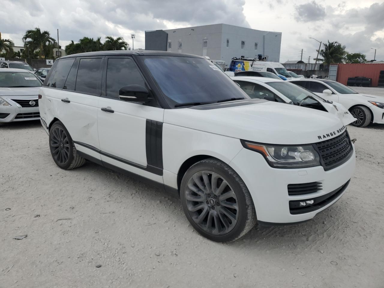 2017 Land Rover Range Rover - Image 4
