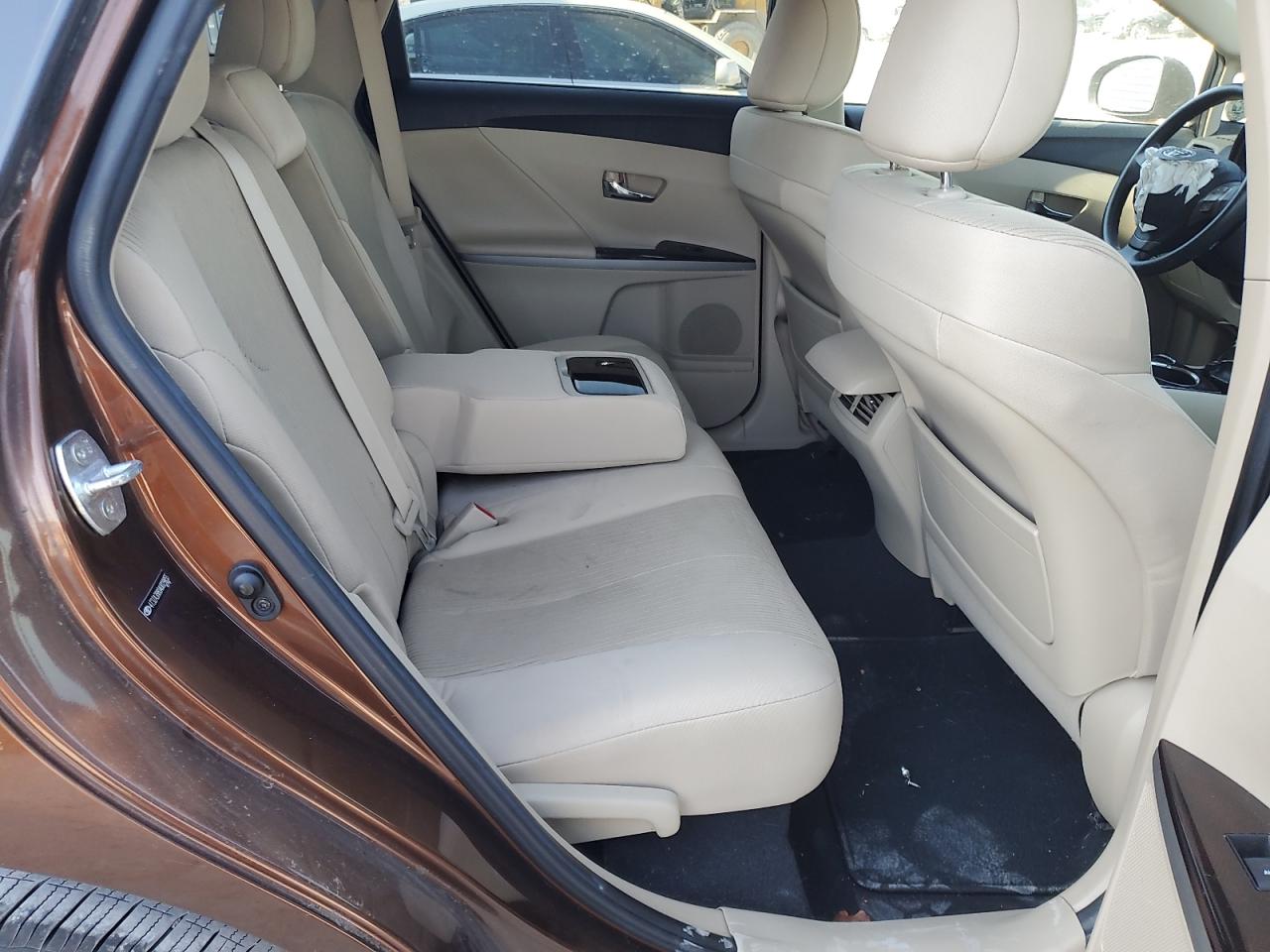 2010 Toyota Venza - Image 10