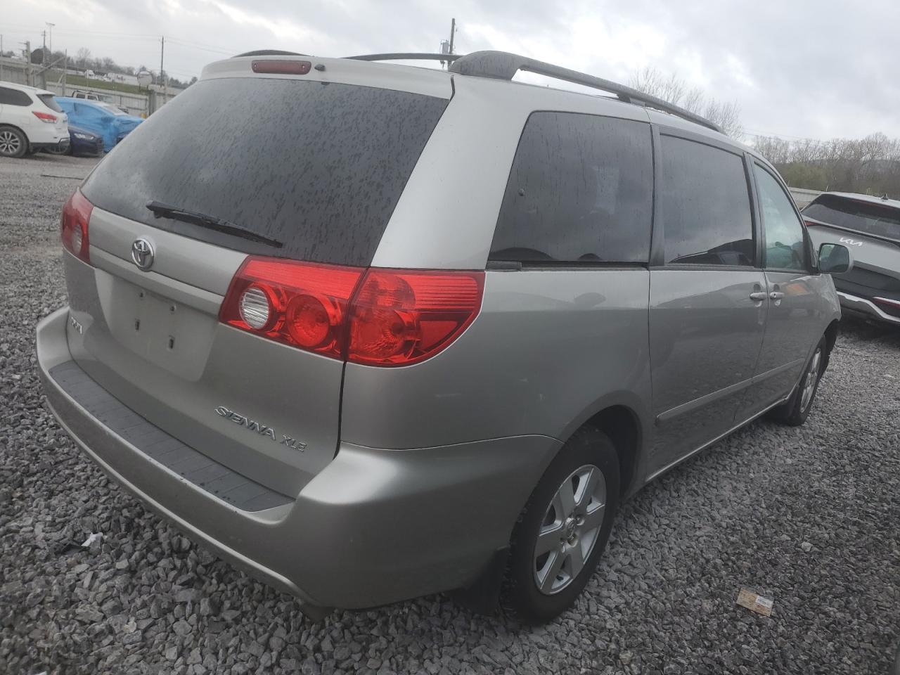 2006 Toyota Sienna - Image 3