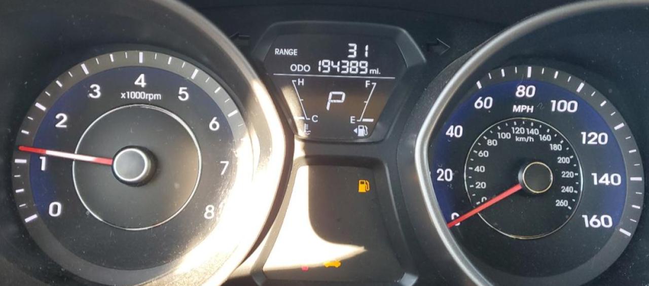 2013 Hyundai Elantra - Image 9