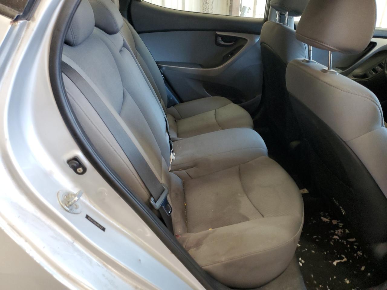 2012 Hyundai Elantra - Image 10