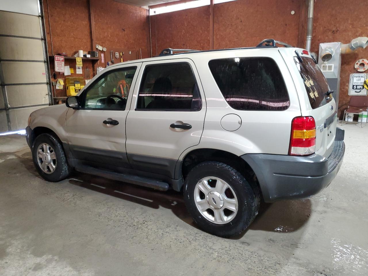 2004 Ford Escape - Image 2
