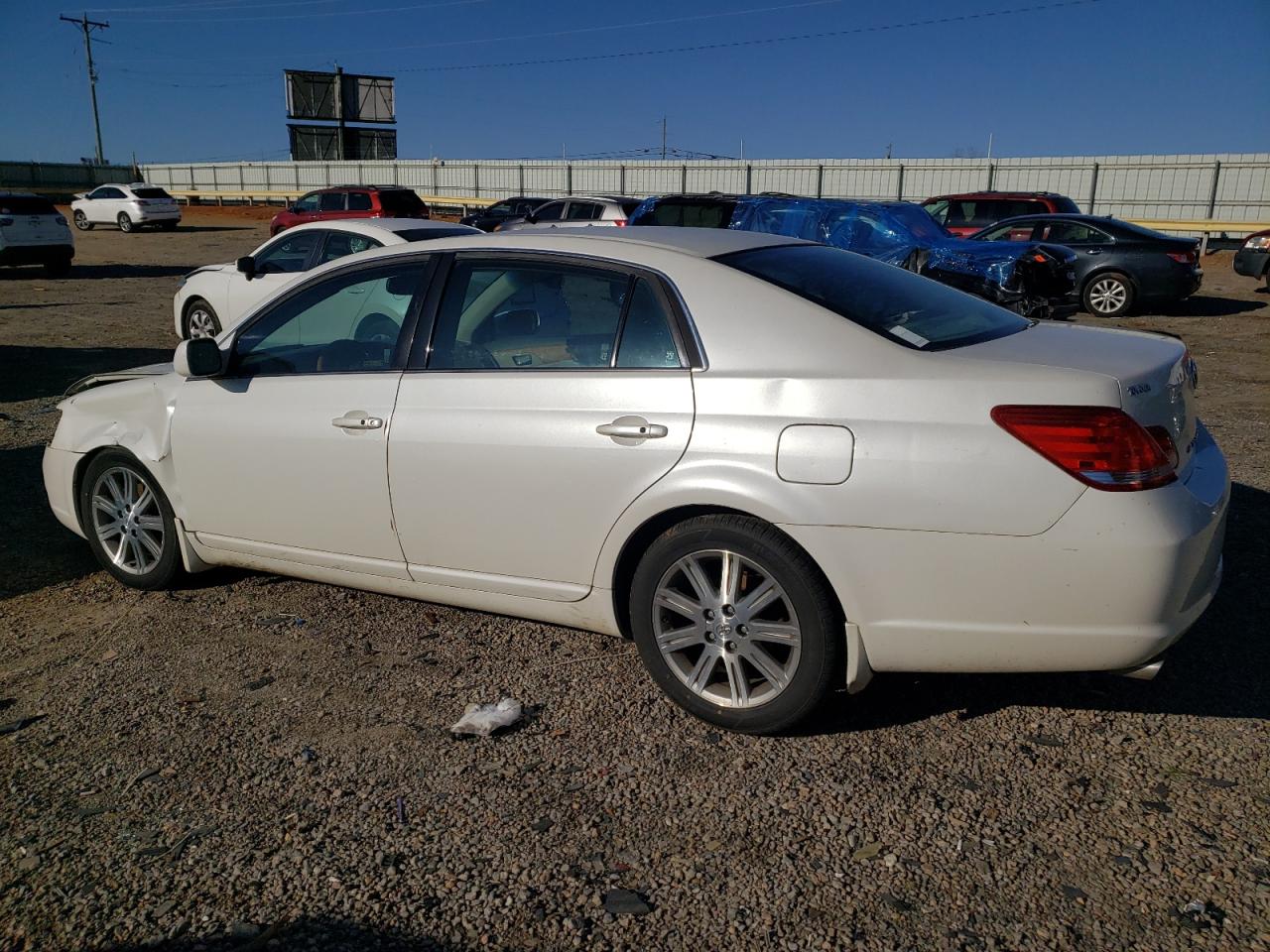 2006 Toyota Avalon - Image 2