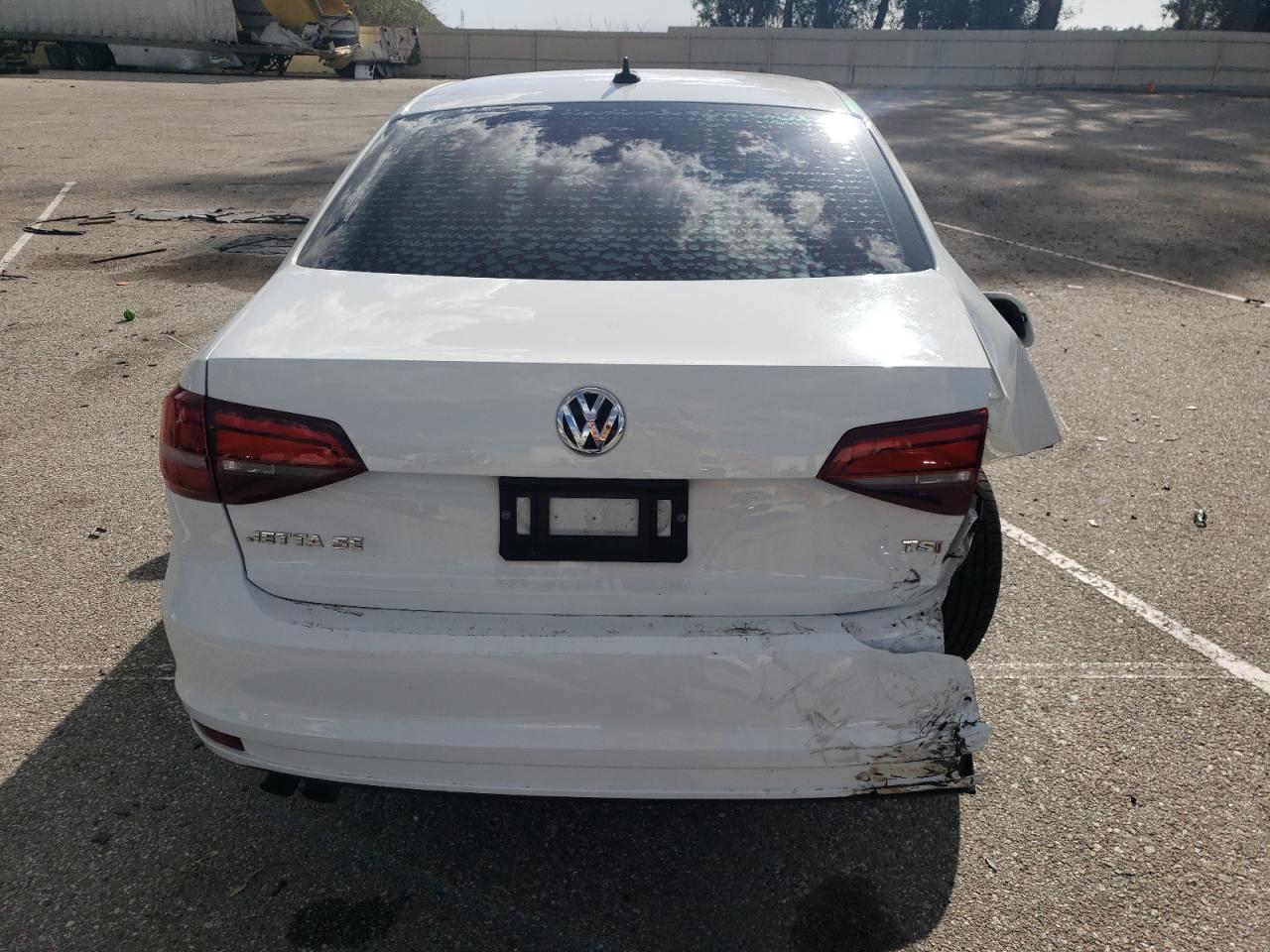 2016 Volkswagen Jetta - Image 6