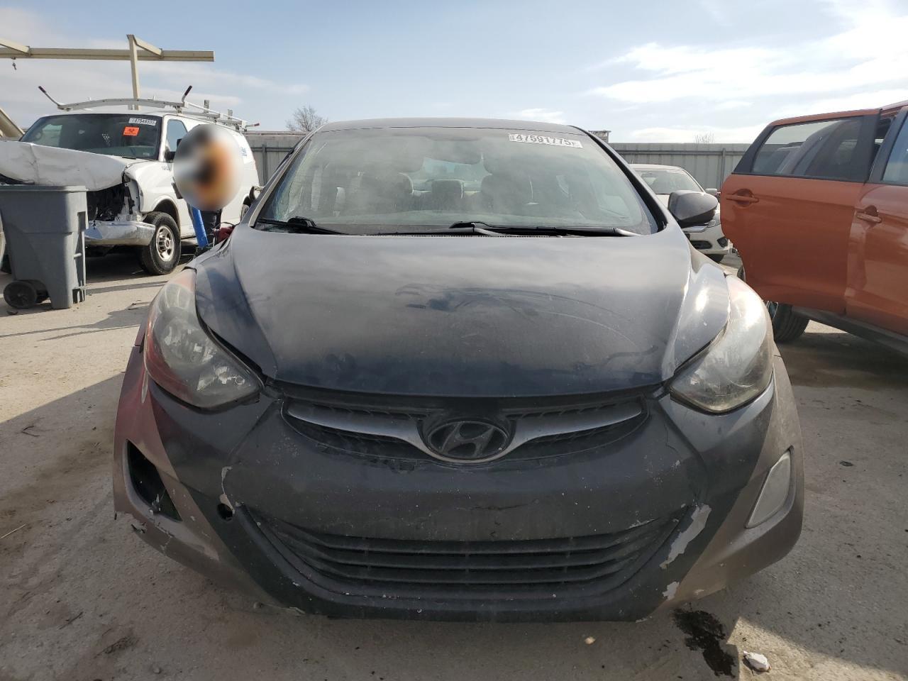2013 Hyundai Elantra - Image 5