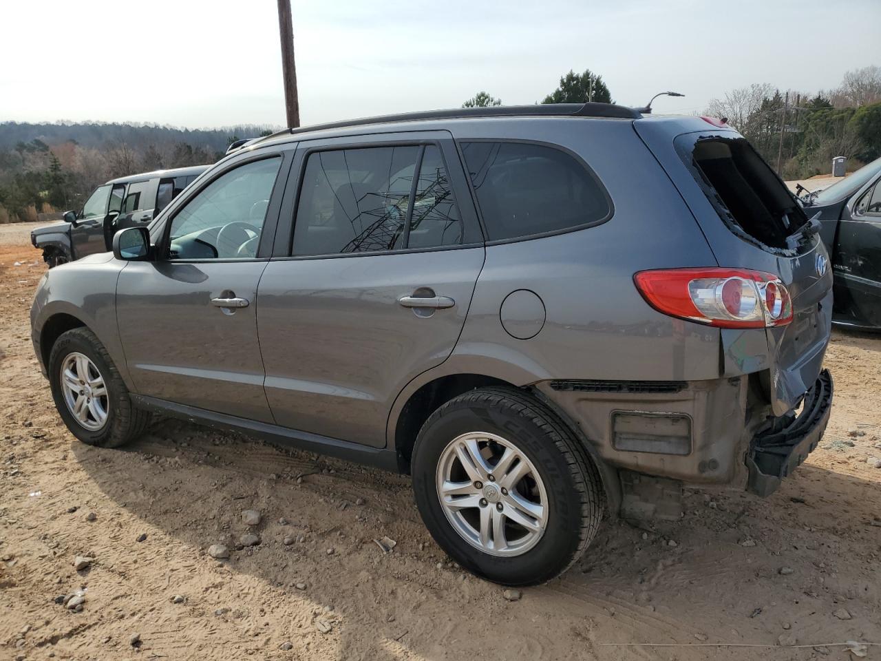 2010 Hyundai Santa Fe - Image 2